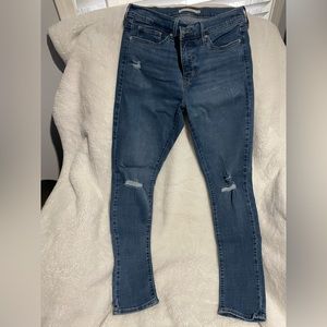 Levi’s 311 Shaping Skinny